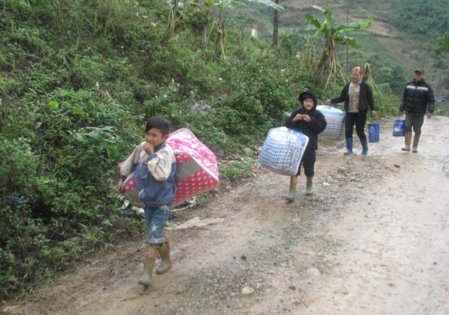 VOV5 организовал программу «Теплая весна на границах страны» в провинции Каобанг - ảnh 22